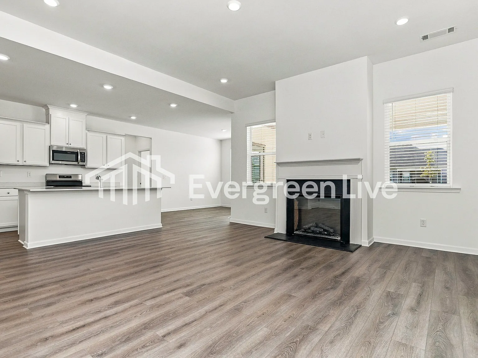 4 bed, 2.0 bath, 1683 sqft, $2,085 — Photo 2