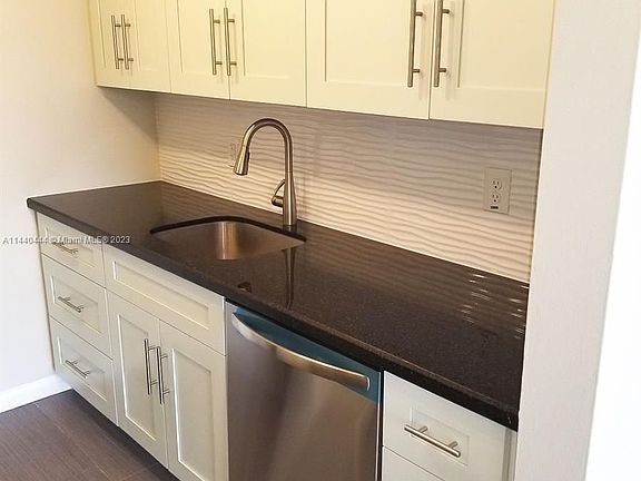 5th image of 2020 NE 135th St APT 1006