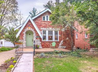 1164 Moorlands Dr, Saint Louis, MO 63117