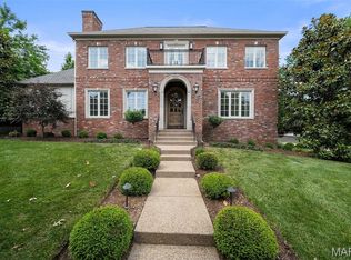 8401 University Dr, Saint Louis, MO 63105