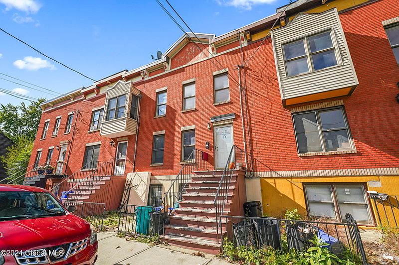 2nd image of 123 Broad Street