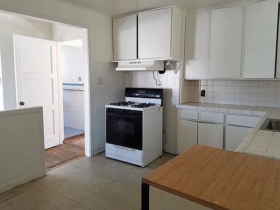 3rd image of 305 Rockwood Dr