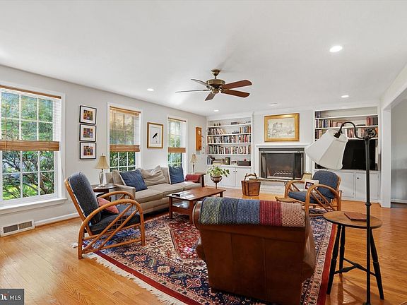 5th image of 8643 Montgomery Ave