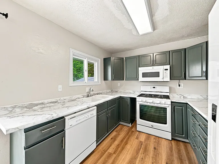 3416 W Columbia Ave — Photo 24
