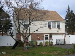 18 Pettom Rd, Norwalk, CT 06850