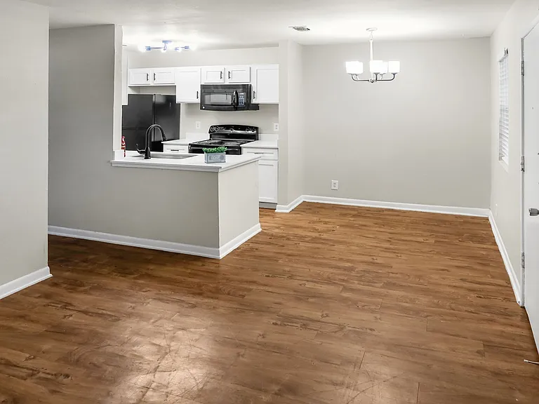 Laurel Heights Apartments — Photo 11