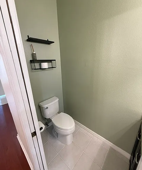 Downstairs 1/2 Bath