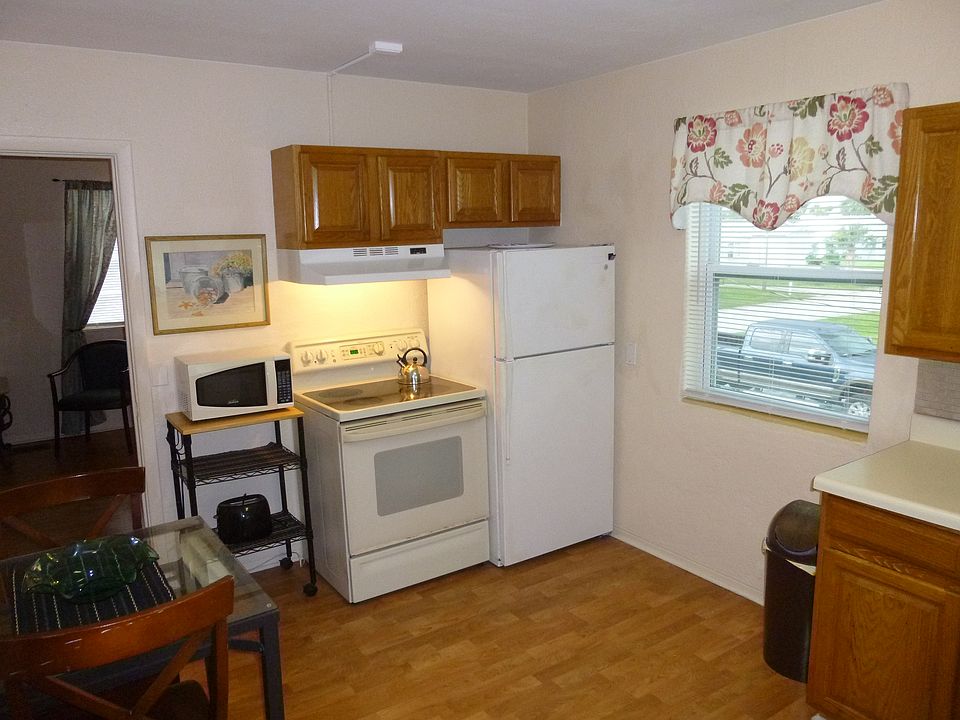 Complete Eat-in Kitchen with Stove, Refrigerator, Microwave, Toaster, 
Coffee maker, Tea Pot, Utensils