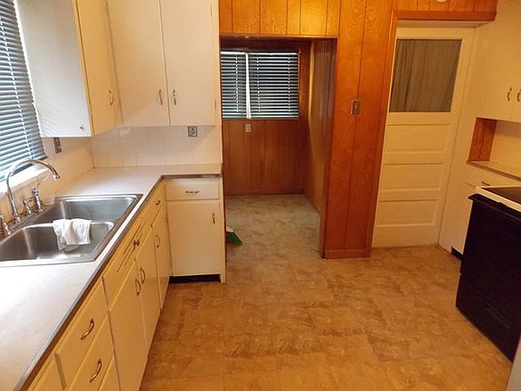 3rd image of 123 E 22nd St