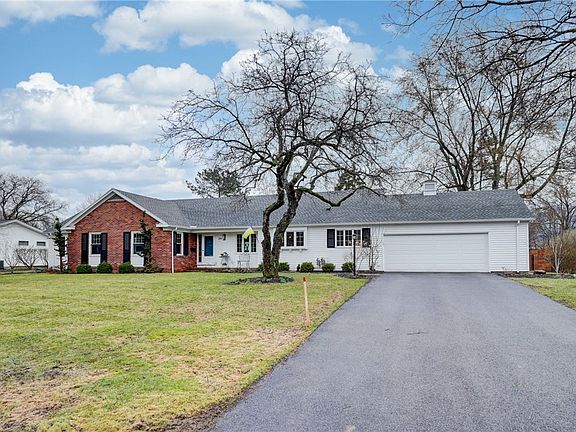 2nd image of 219 Danbury Cir S