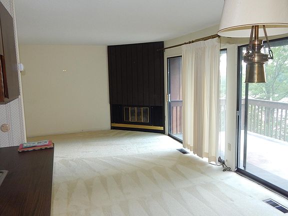 5th image of 1742 S Grove St APT 304