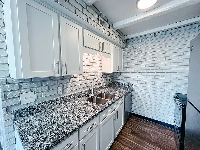 120 Oakley — Photo 5