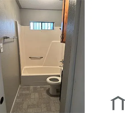 3046 Elgin St — Photo 2
