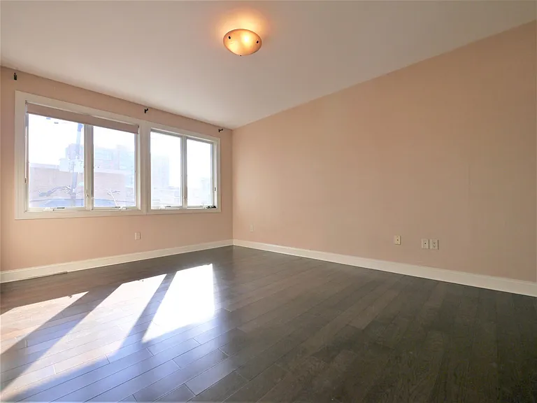 255 Laird Ave #15 — Photo 28