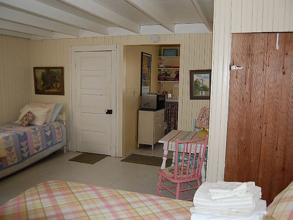 3rd image of 309 E Franklin St