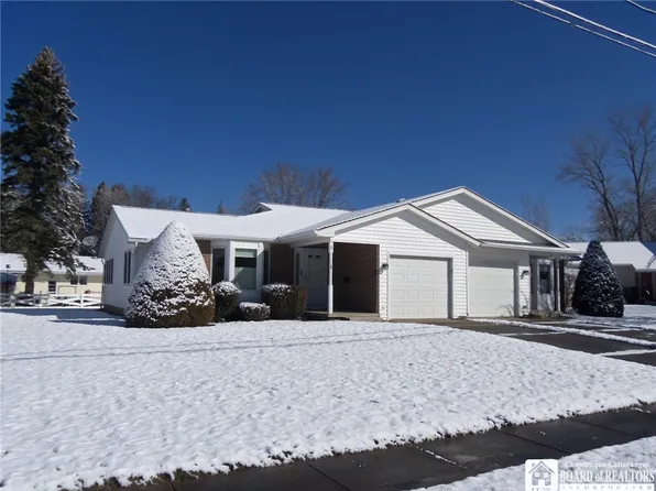 16 Ahrens Pl, Fredonia, NY 14063
