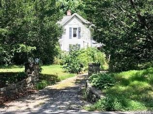 60 Stony Hollow Rd, Centerport, NY 11721