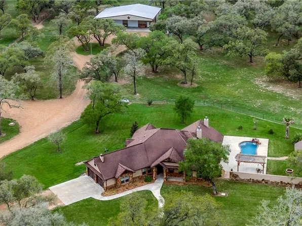 237 County Road 415, Yoakum, TX 77995