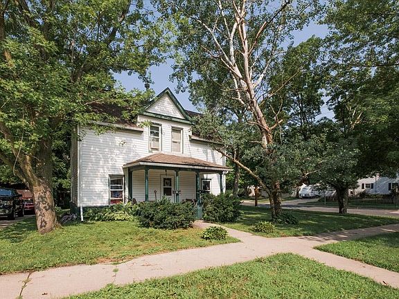 2nd image of 700 College St S