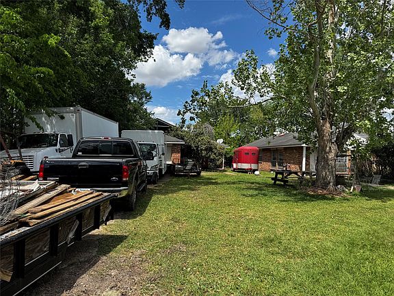 5th image of 8910 Carousel Ln