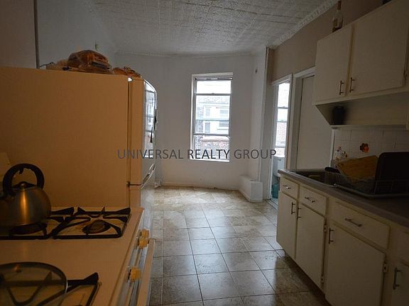 3rd image of 524 E 11th St APT 22
