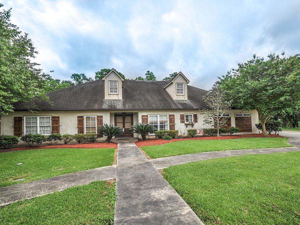 1st image of 100 Goodwood Cir