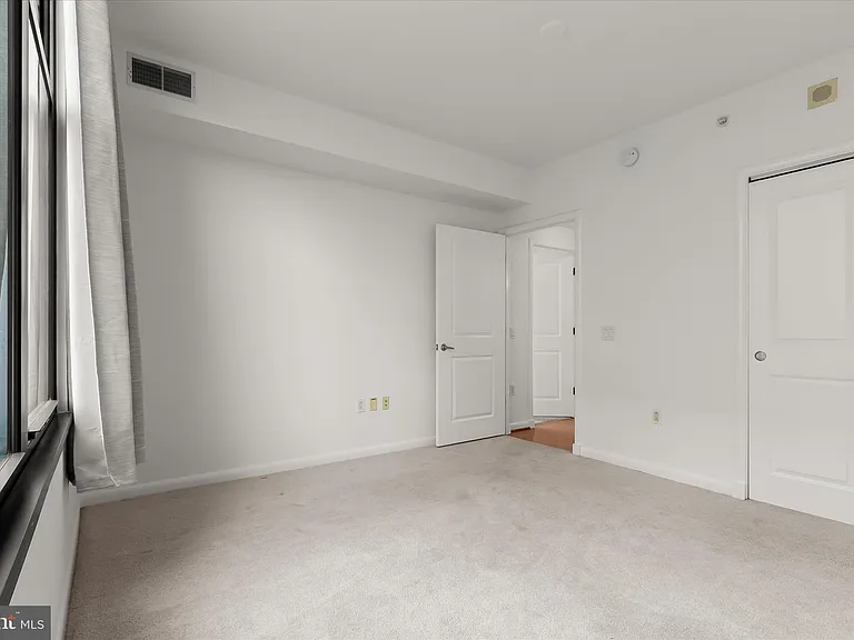 1021 Garfield St #905 — Photo 36