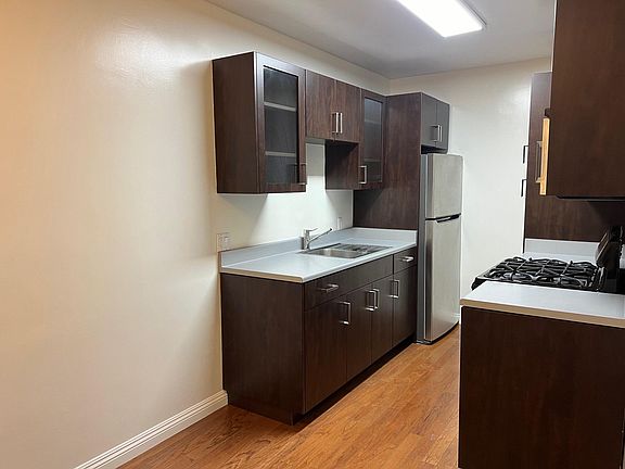 2nd image of 1015 N Doheny Dr APT 3