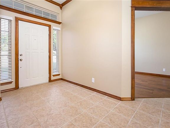 4th image of 208 N Wyndemere Lakes Dr