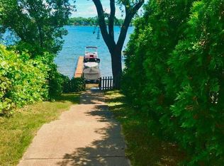 5001 Durnham Dr, Waterford, MI 48327