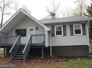 2111 Vacation Ln, Pocono Summit, PA
