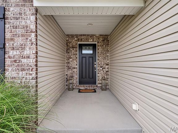5th image of 2395 Lakeshore Dr