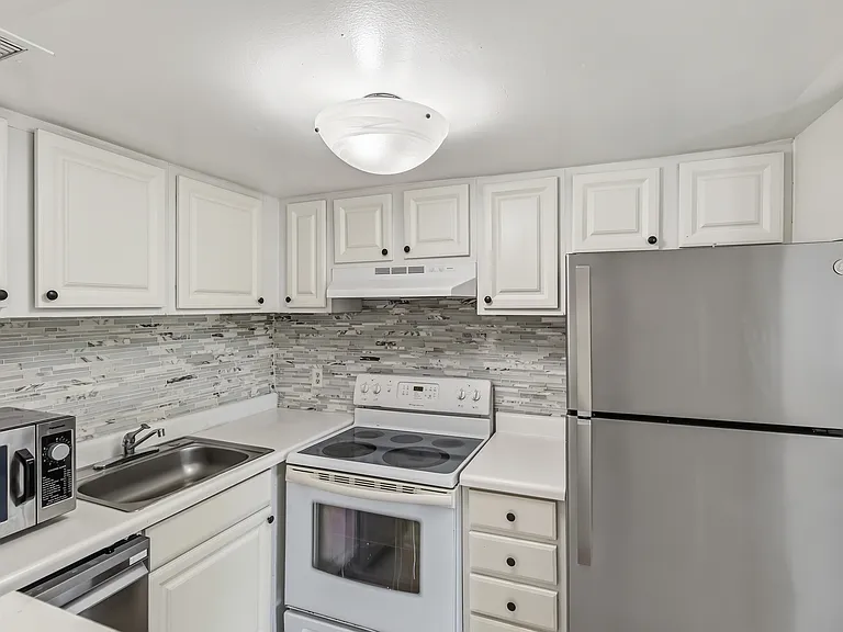 2569 N Alafaya Trl #133 — Photo 12