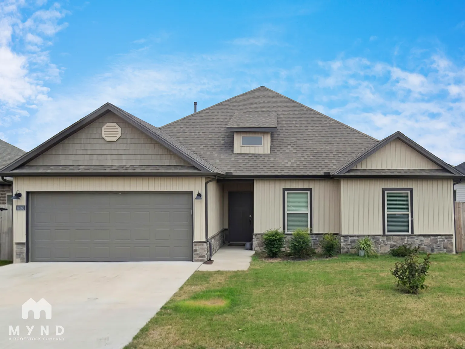 4 bed, 2.0 bath, 1750 sqft, $1,849 — Photo 2