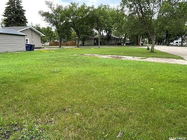 2nd image of 300 COTEAU AVENUE W