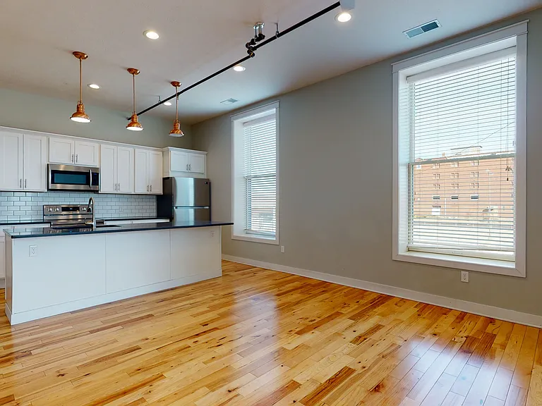 320 N Pine St #202 — Photo 6