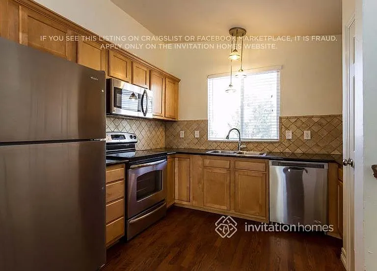 1772 S Genoa Way — Photo 9