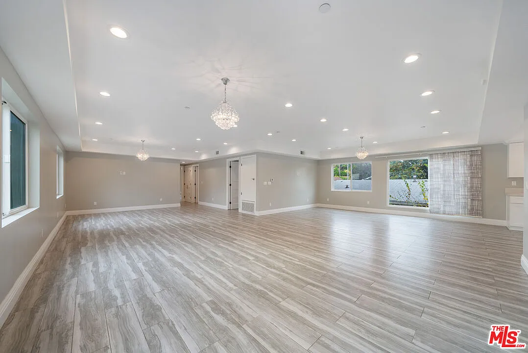2 bed, 2.5 bath, 2200 sqft, $4,495 — Photo 4