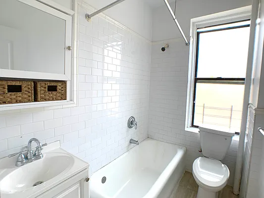 Rented by R New York | media 9