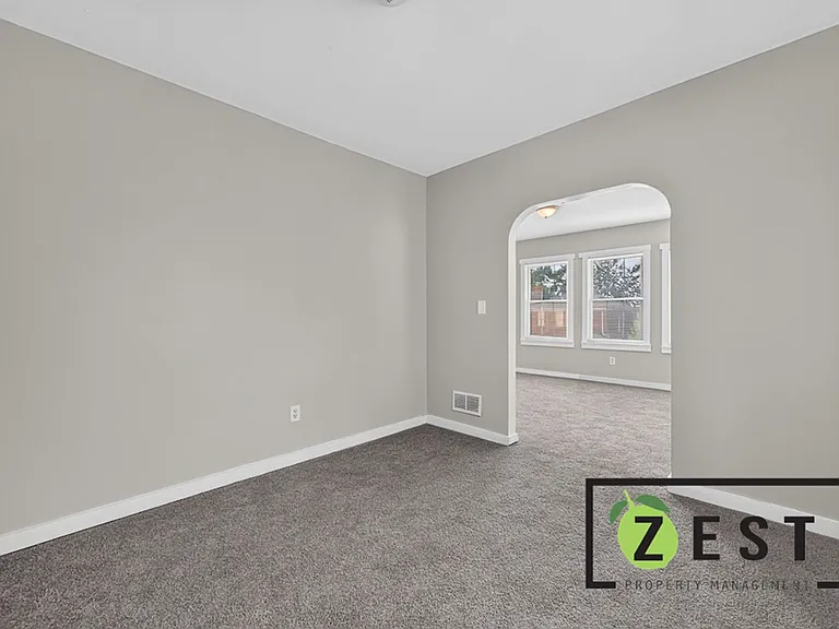 3329 Waverly St — Photo 6