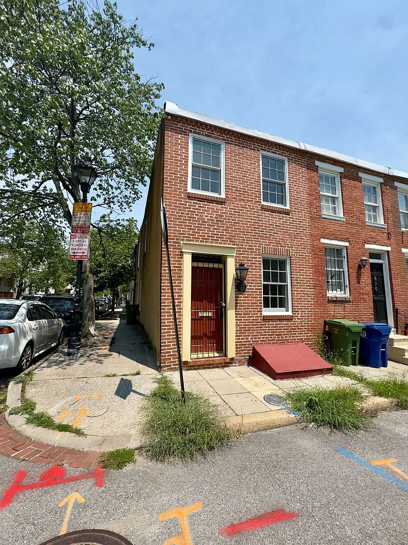 Charming 2 Bedroom/1 Bathroom Townhome in Baltimore, MD! — Photo 1