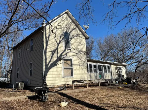 6634 214th Rd, Holton, KS 66436