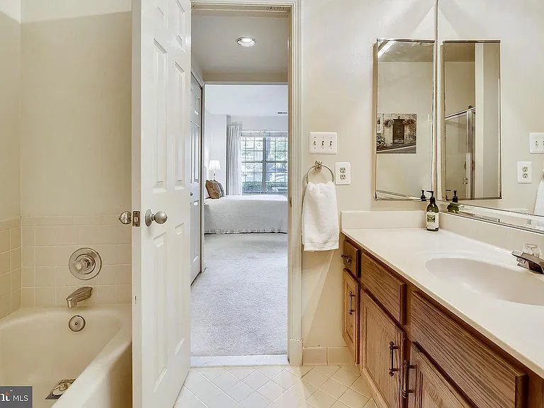 10828 Antigua Ter — Photo 15
