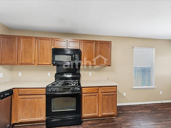 4th image of 279 Quarter Ave
