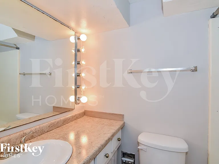 307 NE Arlington Cir — Photo 13