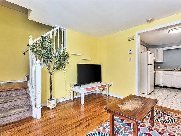 5th image of 200 Post Rd APT 319