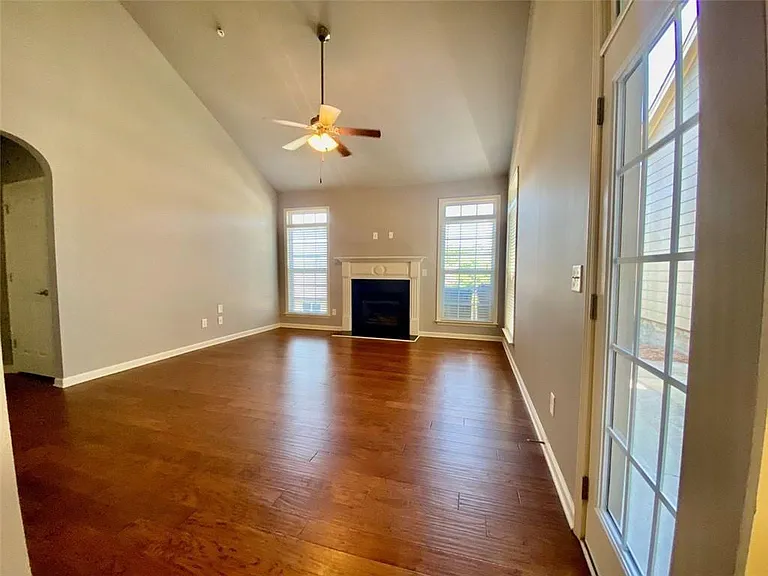 3322 Castleberry Village Dr — Photo 10