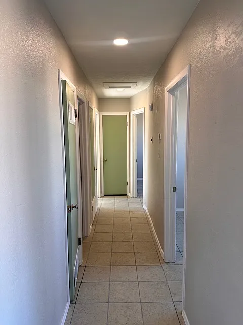 3 bed, 895 sqft, $1,050 — Photo 3