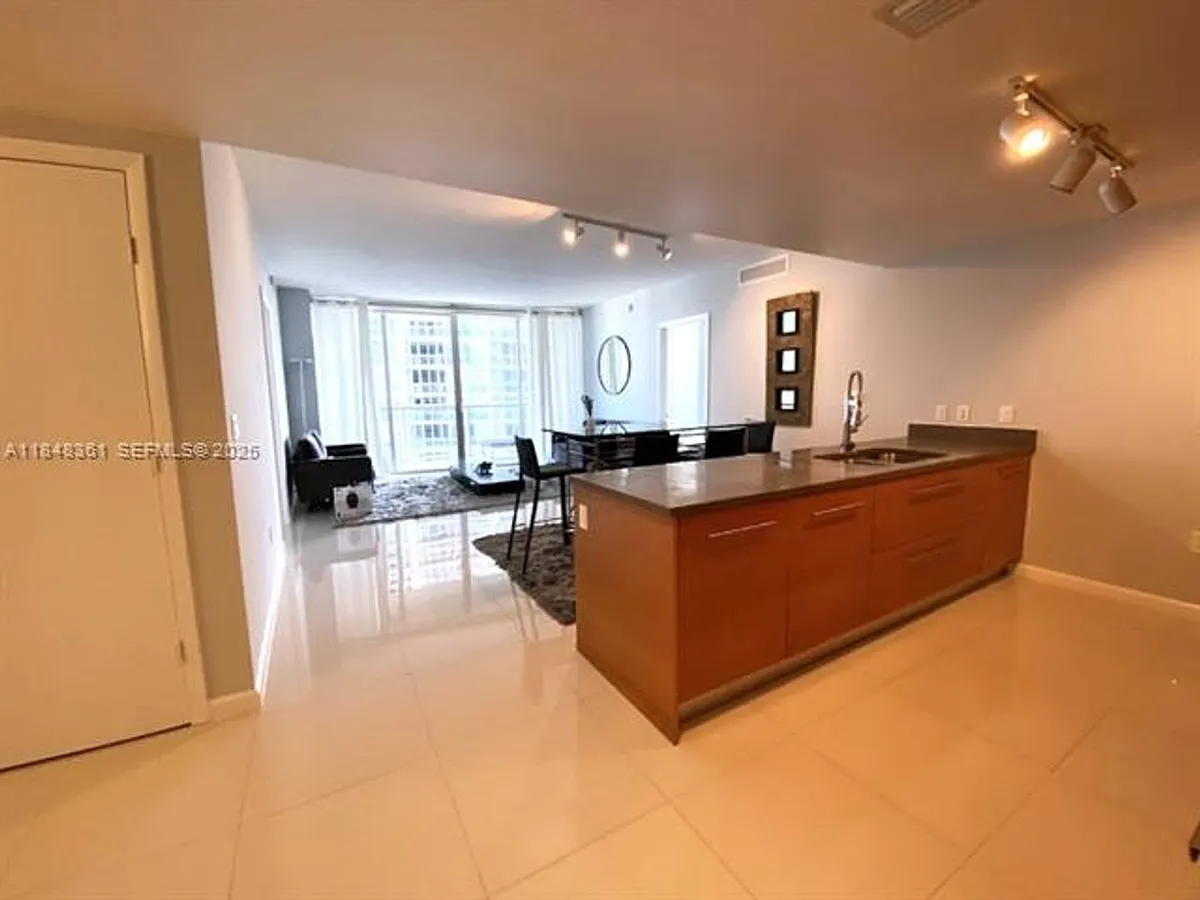 Building Photo - 475 Brickell Ave #4409