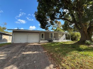 612 Winding Way St, Lake Jackson, TX 77566